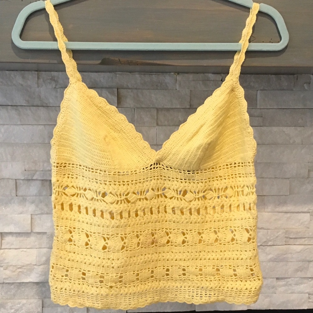 VS MODA INTERNATIONAL CROCHETED TOP SIZE SMALL